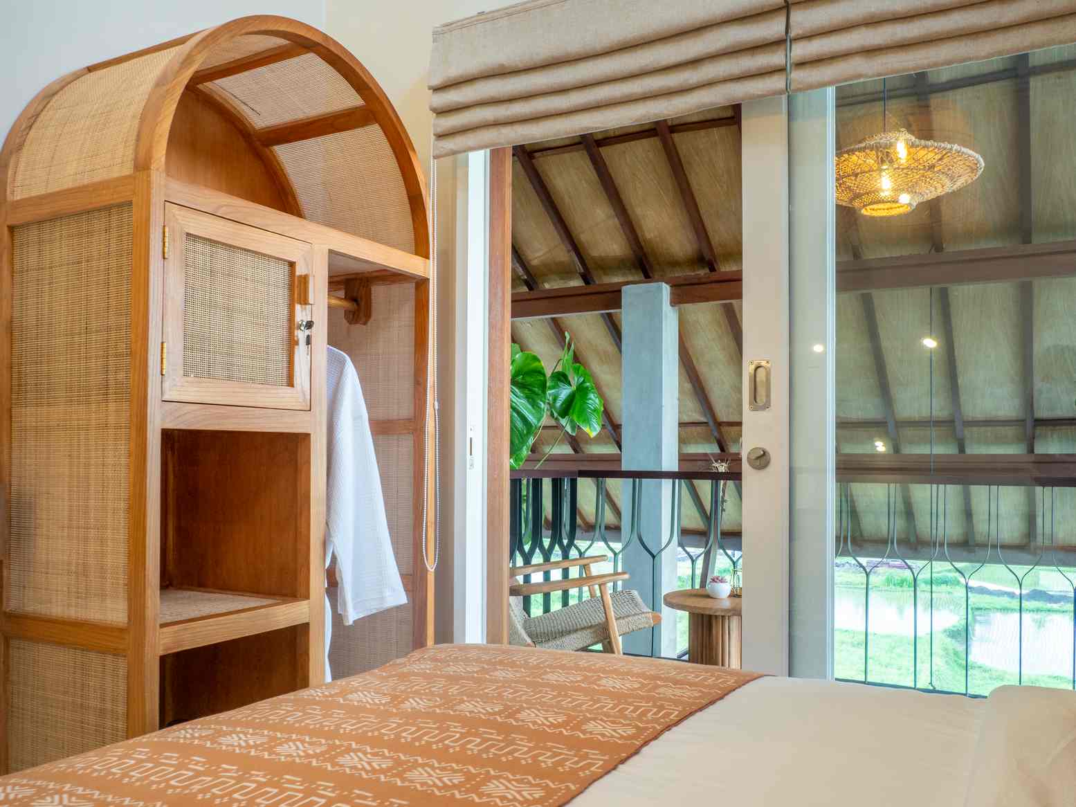 Room Thamarai