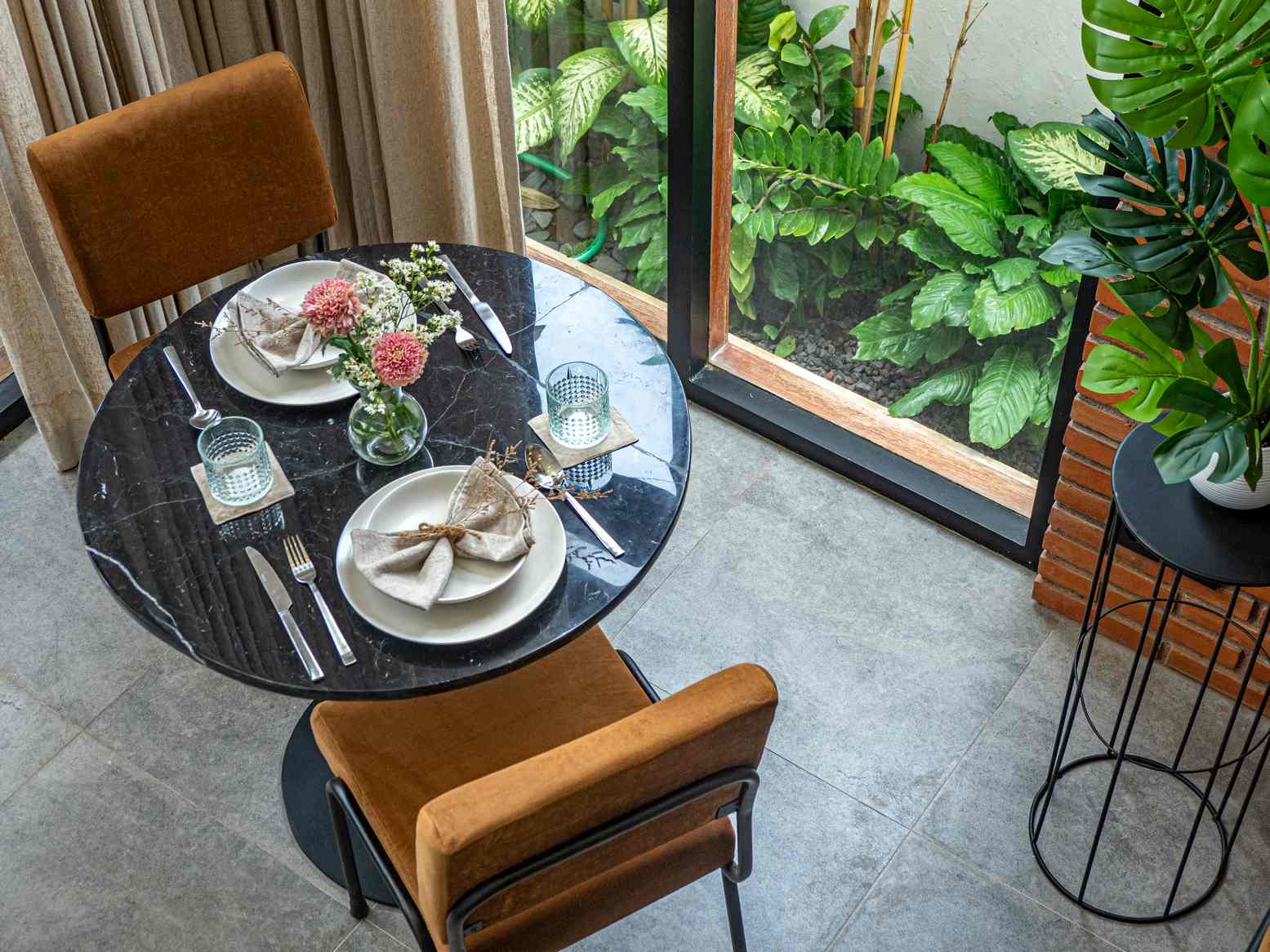 Room Tunjung